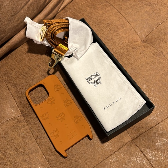 MCM x XouXou Phone Necklace - iPhone 13Pro - Picture 7 of 7